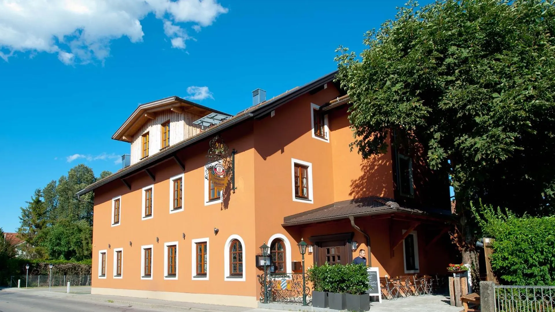 2 Empfohlene Hotels nahe Achentaler Heimathaus Rosenheim